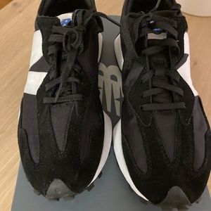 New Balance 327 Size 9.5
